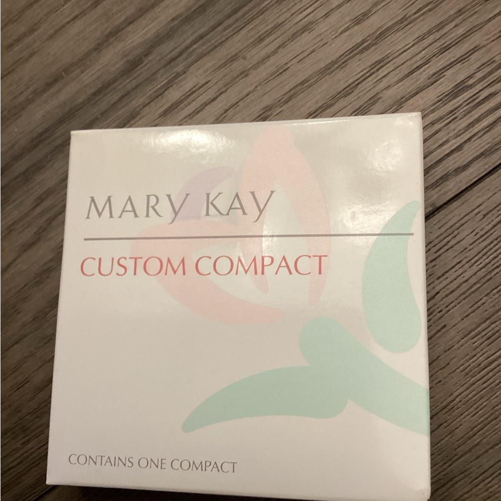 Mary Kay Compact Box with White with Pale Pink Accents.  NIB